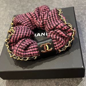 🔥🔥🔥 Chanel CC Chain Around Scrunchie Wool